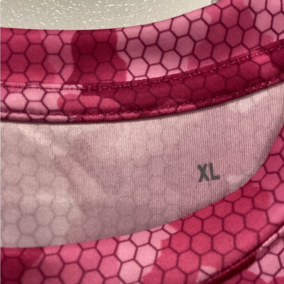 JET BLACK/PINK 3/4 JUST STRONG CAPRI AND PINK CAMOUFLAGE SHIRT, XL WORKOUT SET - Picture 11 of 12